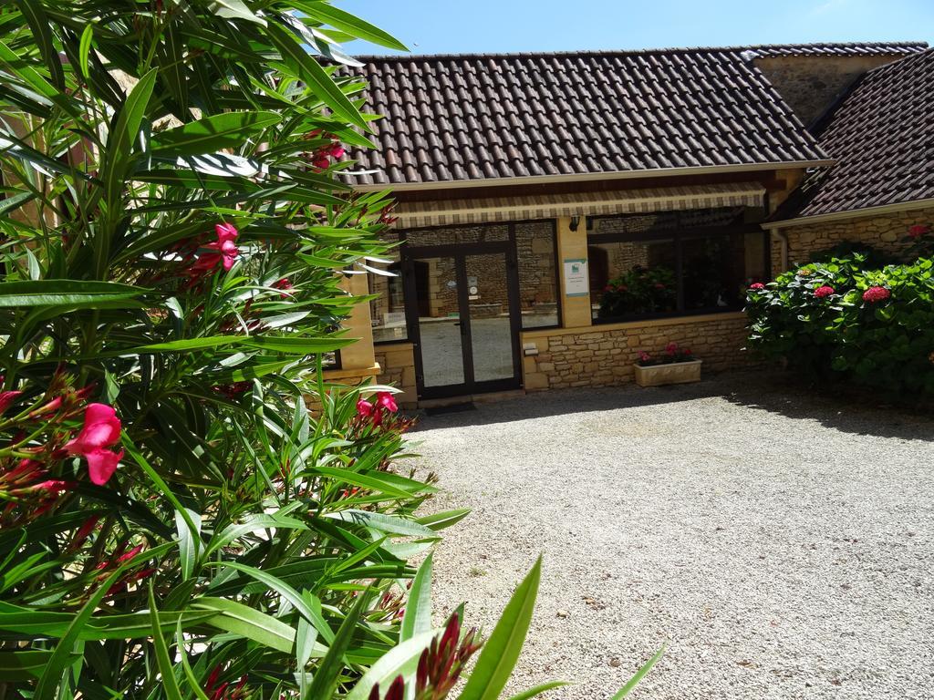 Hotel La Table Du Chaffour Saint-Geniès-Bellevue Exterior foto