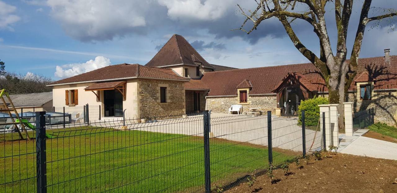 Hotel La Table Du Chaffour Saint-Geniès-Bellevue Exterior foto